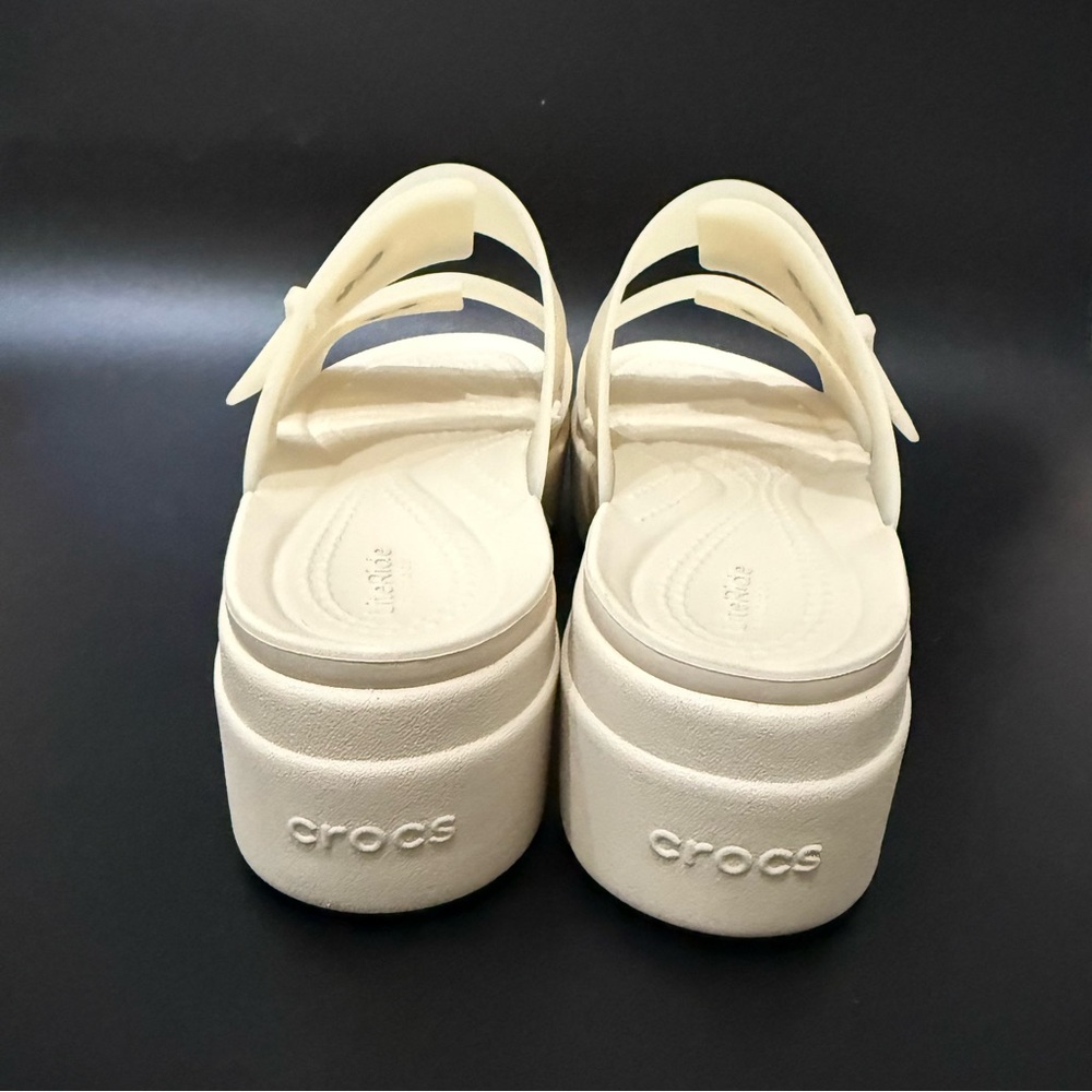 CROCS Beige Sandstone Brooklyn Buckle Frosted Low Wedge Sandals Women’s Size 8 - Picture 5 of 16